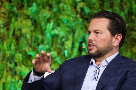 Pinterest CEO Advocates for Global Ban on Social Media for Teens Under 16