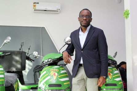 Le directeur général de M Auto, Shegun Bakari.