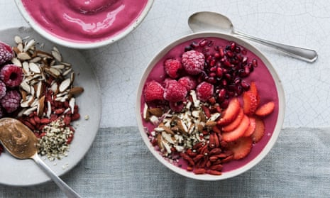 Summer beetroot, raspberry and vanilla smoothie bowl
