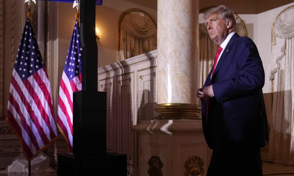 Trump dines with white nationalist at Mari Lago