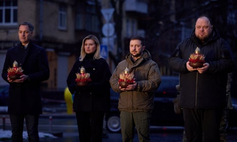 Alexander De Croo, Volodymyr Zelenskiy and his wife Olena and parliamentary speaker Ruslan Stefanchuk at a monument to Holodomor victims in Kyiv