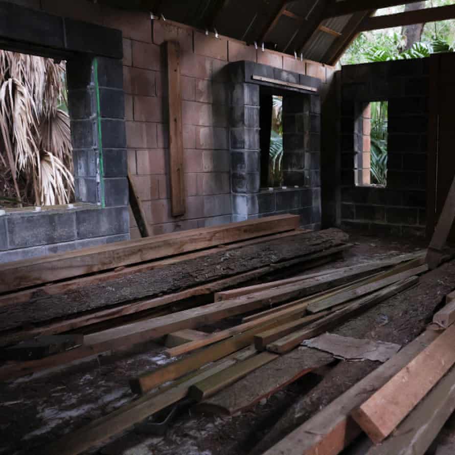 A structure in disrepair at Fantasy Glades