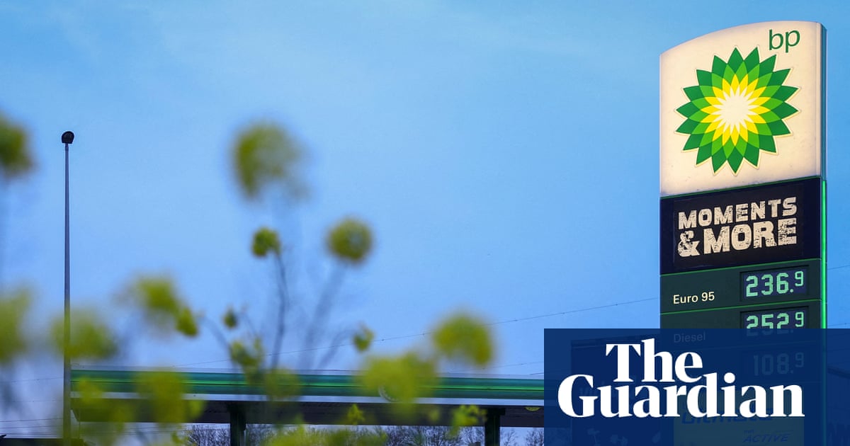 बीपी बोर्ड को शेयरधारकों से तिहरे जलवायु विद्रोह का सामना करना पड़ रहा है