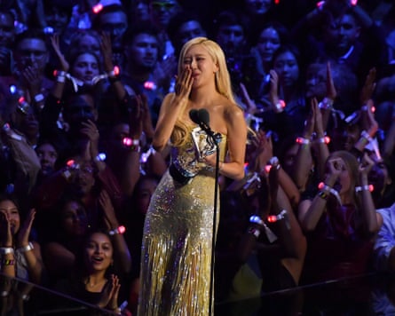 Rosé receives the VMA for song of the year.