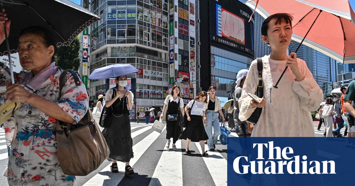 Japan swelters through 'abnormal' autumn, with warnings of more heat to come