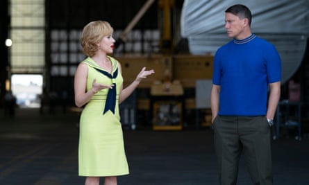 Scarlett Johansson as Kelly Jones and Channing Tatum as Cole Davis in Fly Me to the Moon.