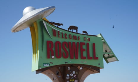 A welcome sign at the entrance to Roswell, New Mexico.