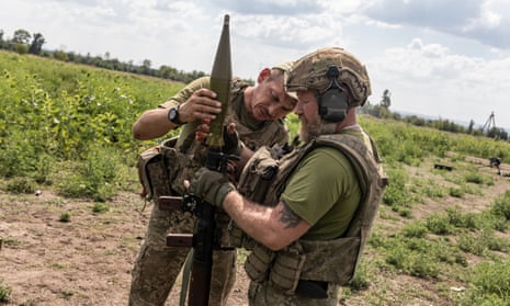 Ukrainian soldiers prepare an RPG shell during training in Donetsk province