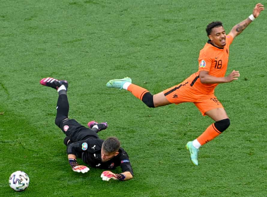 The decision to take off Donyell Malen (right) was widely criticised.