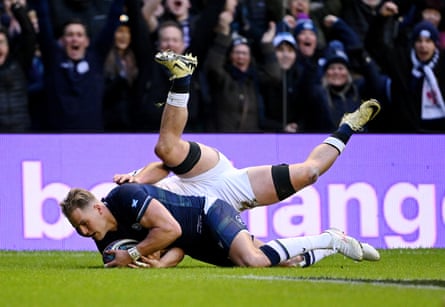 Duhan van der Merwe scores against England in 2024.
