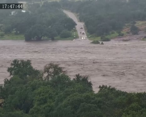 La tragedia de inundación de Texas deja a 82 muertos y docenas desaparecidos