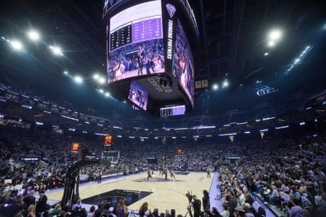 Jugadoras de la WNBA celebrando una nueva negociación colectiva acuerdo