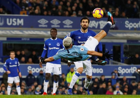 Manchester City’s Sergio Aguero shoots at goal with a overhead kick as Everton’s Andre Gomes looks on.