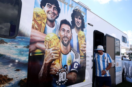 Some fans even decked out their transport to Kansas City Stadium.