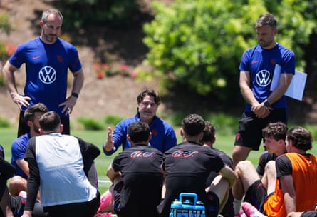 USA menâÂÂs coach Mauricio Pochettino speaks to his players during a training session at the 2026 World Cup