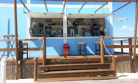 Camaleao Beach Bar, Armona island.