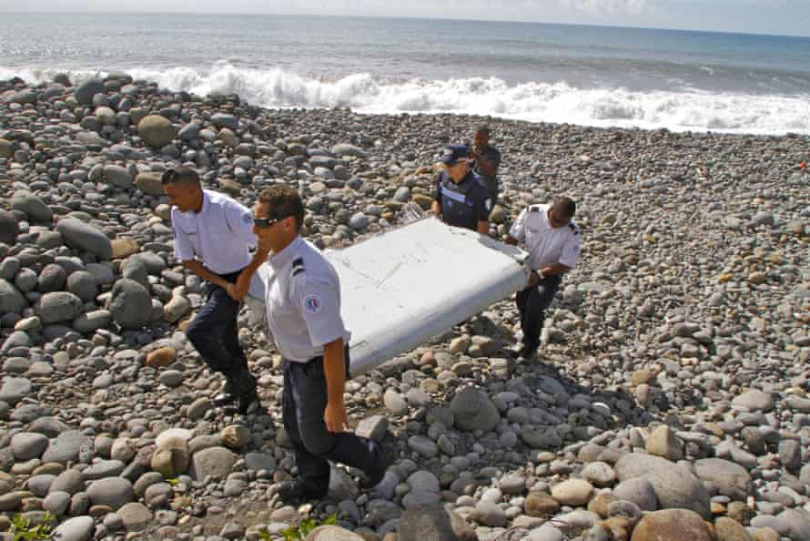 French police carry a flaperon found on Réunion Island in July 2015