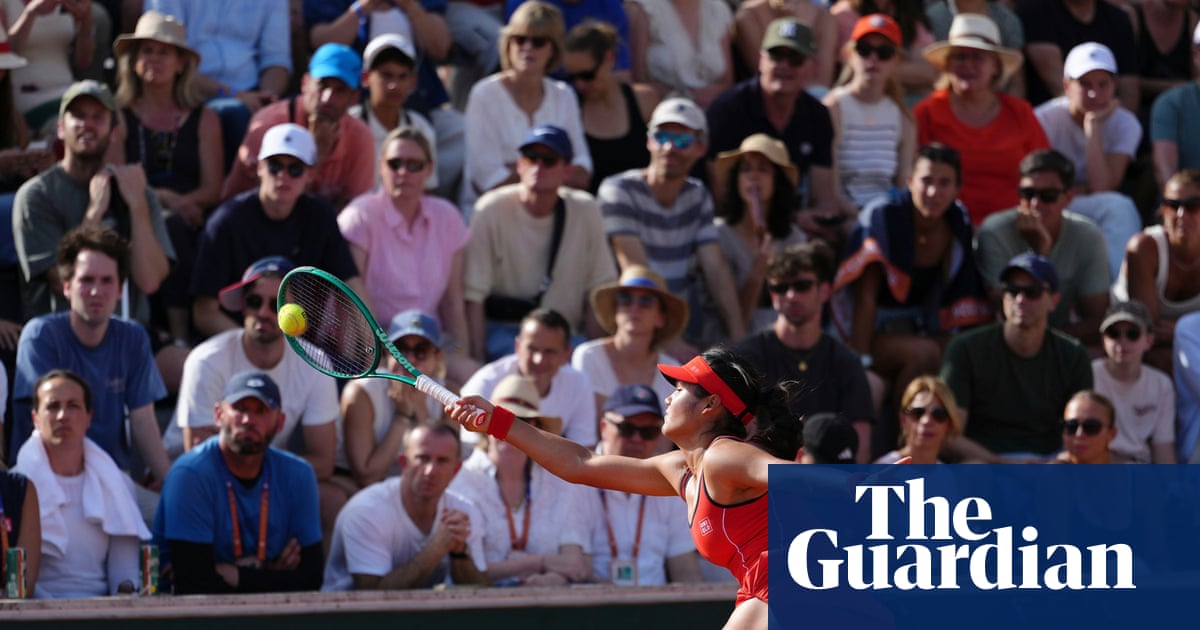 Emma Raducanu slumps to straight-sets defeat in French Open first round