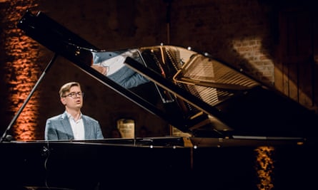 Víkingur Ólafsson performing in Berlin.