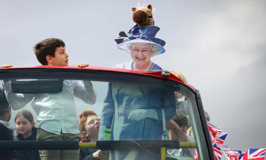 The Derby 2022: updates from the racing Classic at Epsom – live! | The Derby 3 Racegoers prepare for the day’s events on an open-topped bus at Epsom.