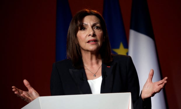 Paris’ mayor and PS presidential candidate Anne Hidalgo giving a speech.