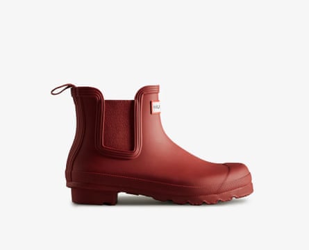 A red Hunter Original Chelsea Boot