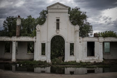 Adeus Graaff-Reinet: a mudança de nome da cidade sul-africana desperta tensões raciais