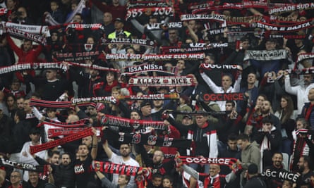 Des supporters sympas au stade Allianz Riviera.