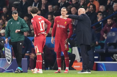The Liverpool head coach, Arne Slot (right), gives instructions to Darwin Nunez on the touchline