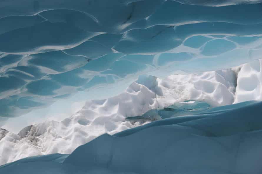 Geçtiğimiz yıllarda, Yeni Zelanda'nın Güney Adası'ndaki Fox buzulu, küresel iklim değişikliği nedeniyle önemli ölçüde geri çekildi.