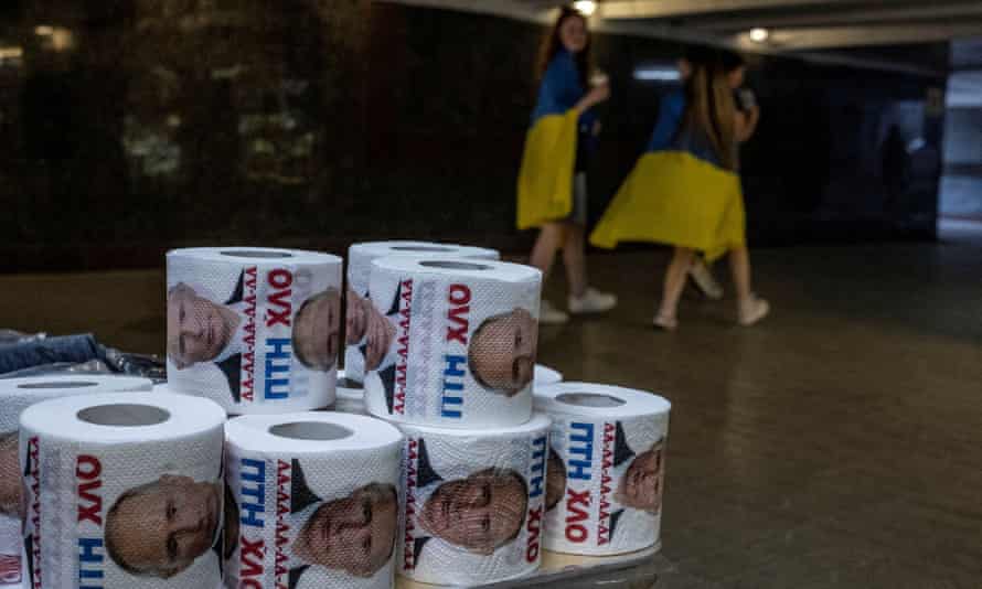Toilet paper with the face of Russian President Vladimir Putin is seen at a shop in downtown Kyiv, Ukraine, June 3, 2022. Picture taken on June 3, 2022. REUTERS/Carlos Barria