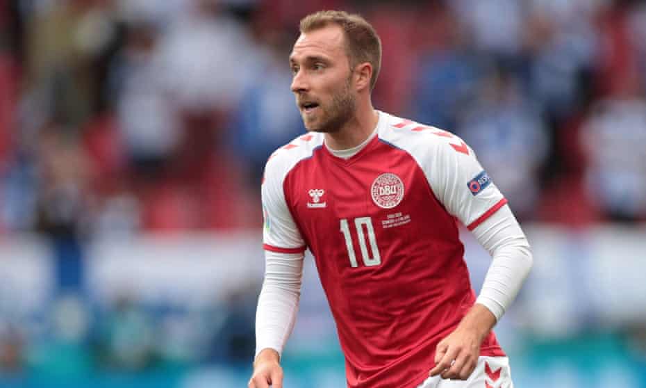 Christian Eriksen playing against Finland at Euro 2020, in the game in which he suffered a cardiac arrest