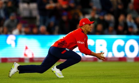 Sam Curran catches out Matt Short