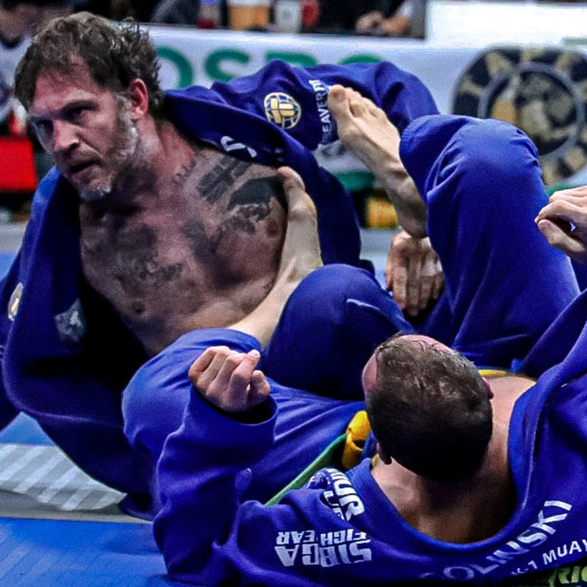 Zadarnici Aeroport Baterie Tom Hardy Jiu Jitsu Argument Ambarca iune zadarnici-aeroport-baterie-tom-hardy-jiu-jitsu-argument-ambarca-iune