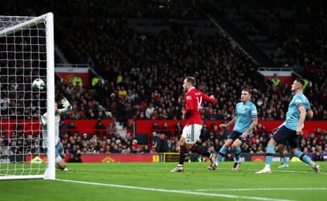 Christian Eriksen fires home from close range after a fine Aaron Wan-Bissaka cross.