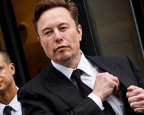 Tesla CEO Musk departs the company’s local office in Washington<br>Tesla CEO Elon Musk and his security detail depart the company’s local office in Washington, U.S. January 27, 2023. REUTERS/Jonathan Ernst