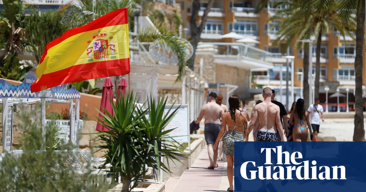 Mallorca restaurants bring in dress code to curb antisocial tourism