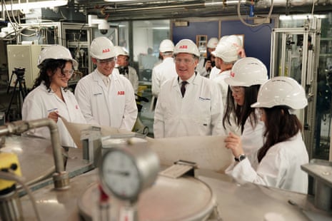 Keir Starmer meeting chemical engineering students working on carbon capture and storage solutions at Imperial College London this morning.