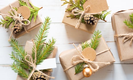 Gift box for Christmas in eco-friendly materials.