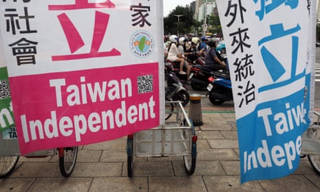 People ride rickshaws displaying banners saying in Chinese and English ‘Taiwan Independent’ and ‘Establish An Independent Country’ in Taipei
