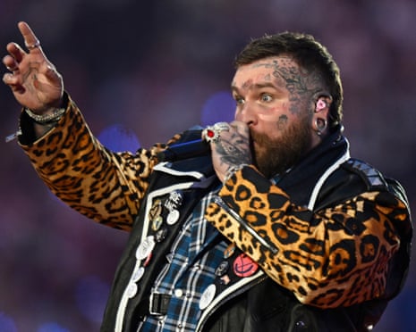Teddy Swims leads the pre-game entertainment ahead of the NRL 2025 grand final