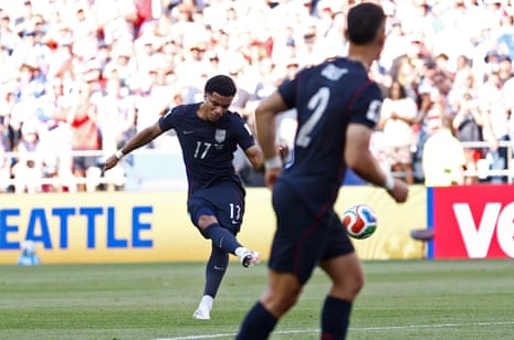 Malik Tillman equalises for USA!