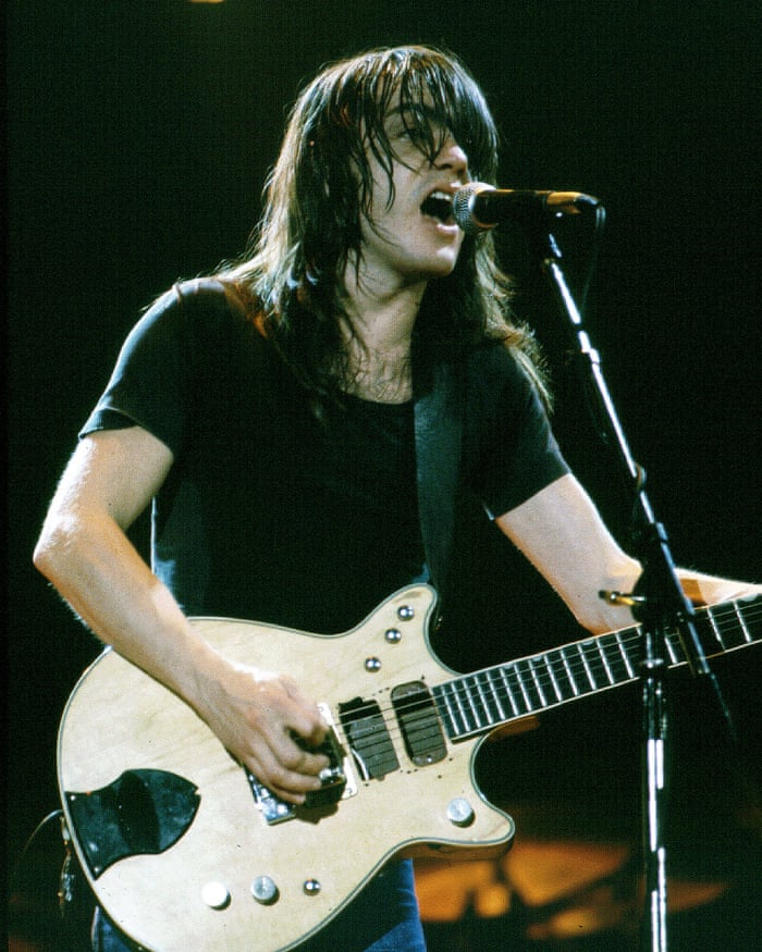 entreprenør Våbenstilstand Livlig AC/DC: without rhythm guitarist Malcolm Young, AC have lost their DC | AC/DC  | The Guardian