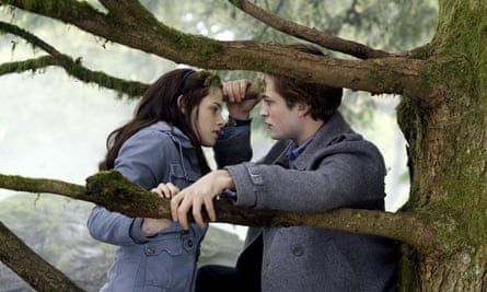 Kristen Stewart and Robert Pattinson in the first Twilight film (2008).