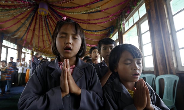 children praying in Myanmar