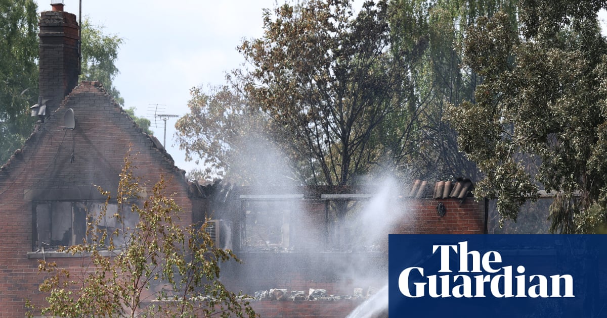 Firefighters voice growing concerns over water supplies to tackle UK wildfires