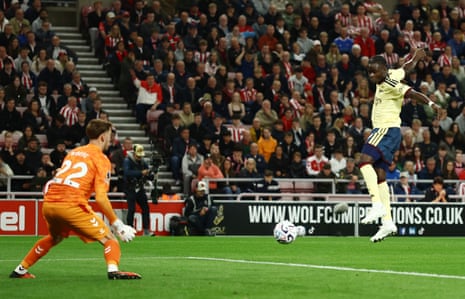 Arsenal's Bukayo Saka shot on goal is saved by Sunderland's Robin Roefs.