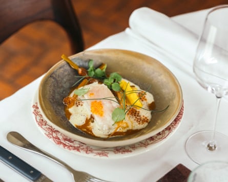 A bowl of food in a restaurant.
