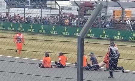 Hentikan saja pengunjuk rasa perubahan iklim Minyak selama invasi trek di Silverstone pada tahun 2022