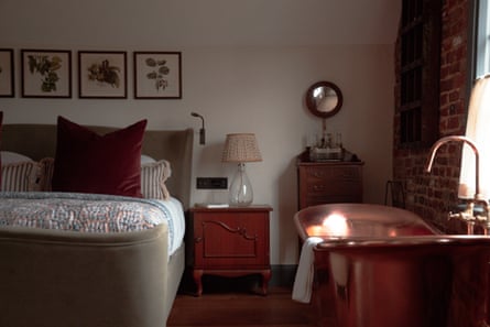 Bedroom and bath in a room above a pub in Penshurst, Kent